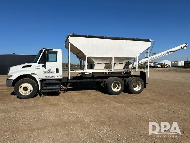 2005-ihc-4400-dry-tender-truck-(cp1274,-unit-ag706)-image-4
