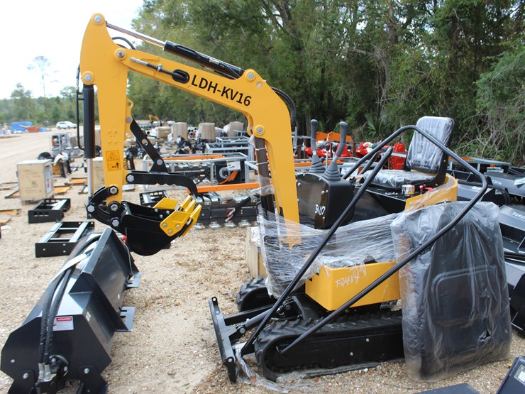 #5107-•-2025-landhero-mini-excavator,-15hp-image-1