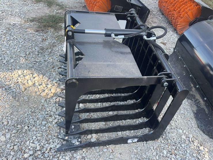 skid-steer-hollow-wood-grabber-image-2