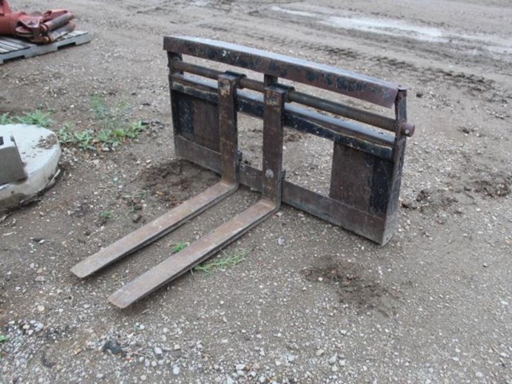 set-36-in.-skid-steer-pallet-forks-image-1
