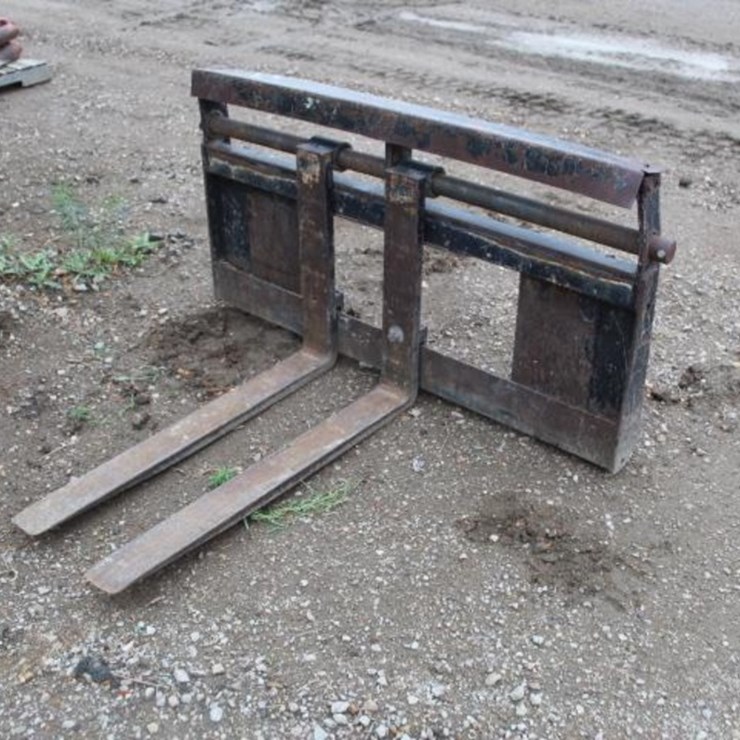 Set 36 In. Skid Steer Pallet Forks