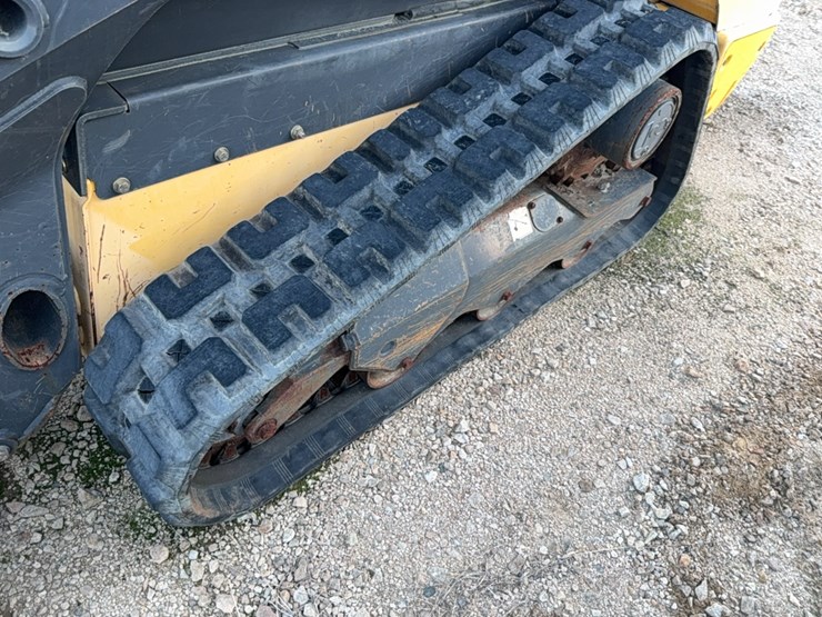 new-holland-c227-image-15