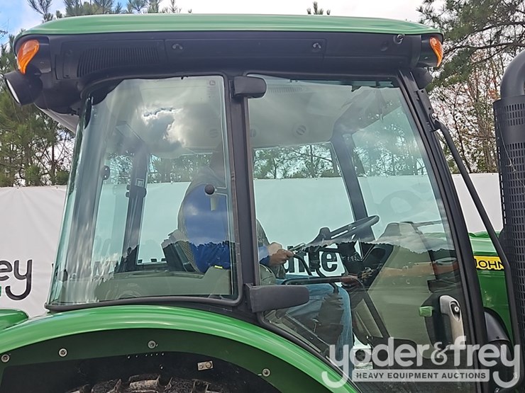 2019-john-deere-5075e-image-15