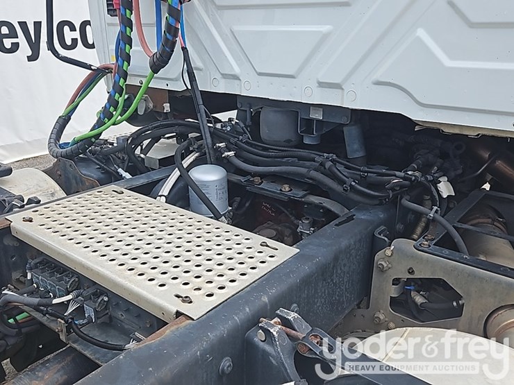 2017-international-8600-image-38