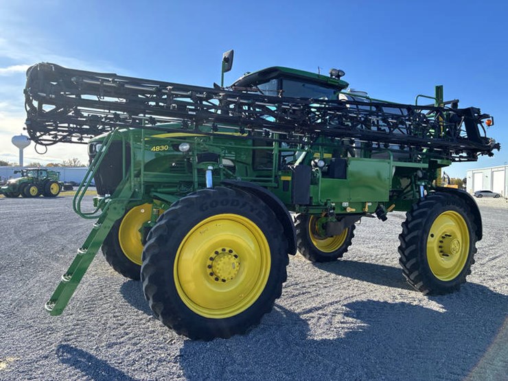 2014-john-deere-4830-image-10