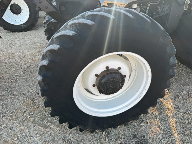 new-holland-t6070-image-23