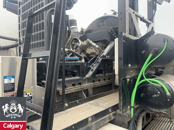 2015-freightliner-114sd-image-22