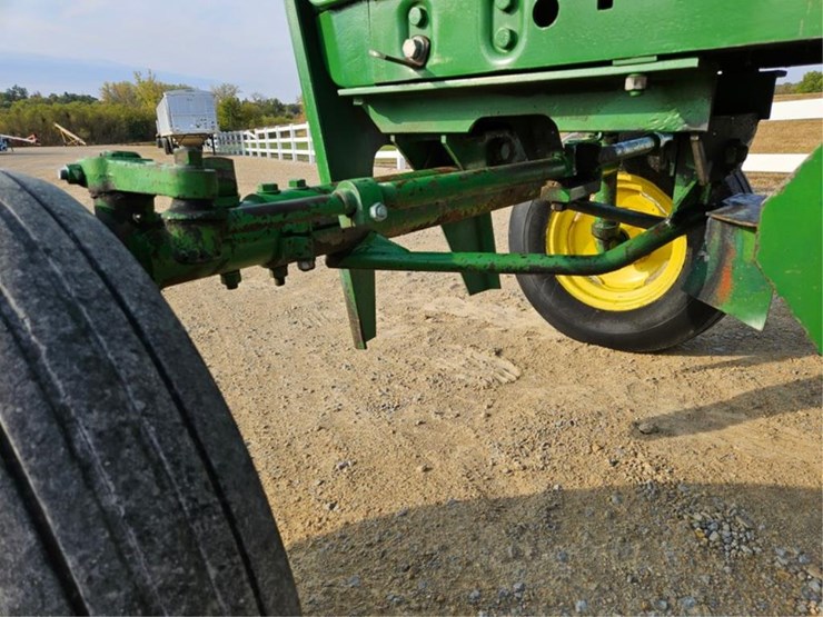 john-deere-2520-image-32