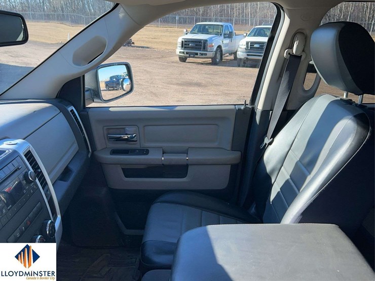 2011-ram-1500-slt-image-11