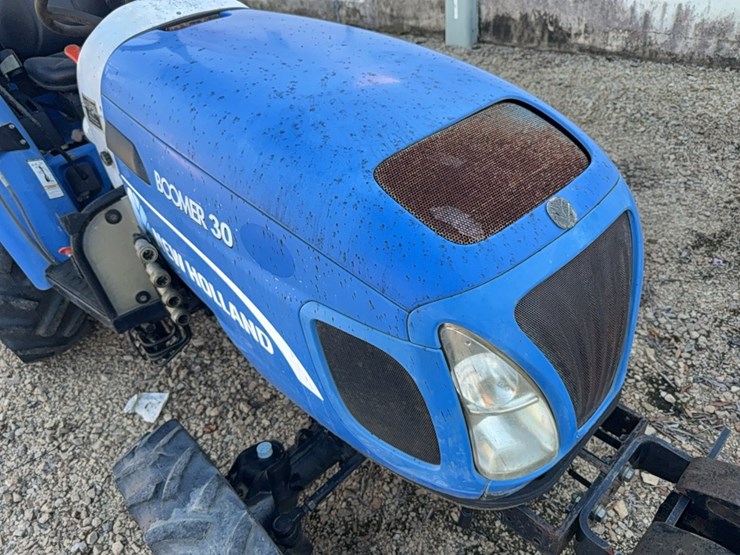 new-holland-boomer-30-image-43