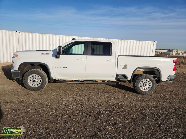 2021-chevrolet-silverado-2500hd-image-21
