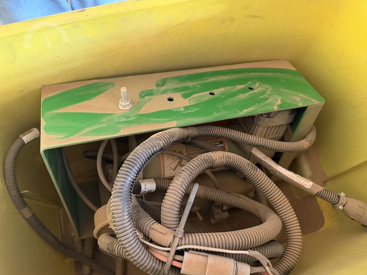 2021-john-deere-1725-image-8