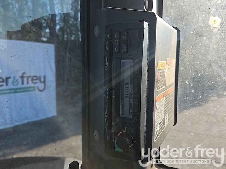 2016-kubota-kx057-4-image-47