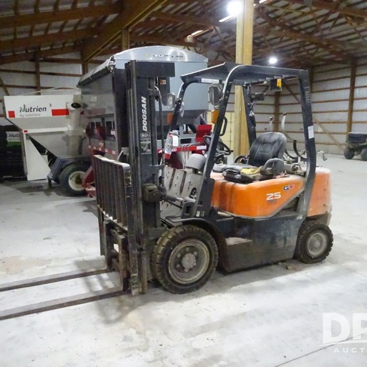 Doosan 25 Forklift (PZ14059, Unit 109307)