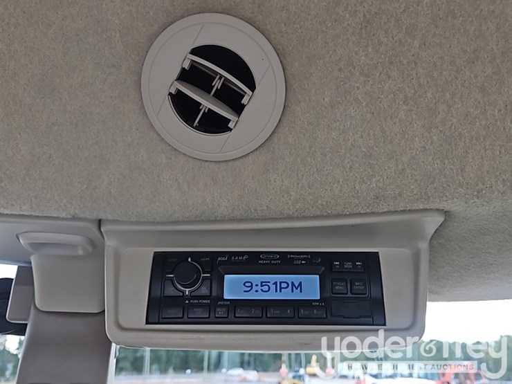 2019-john-deere-5075e-image-42