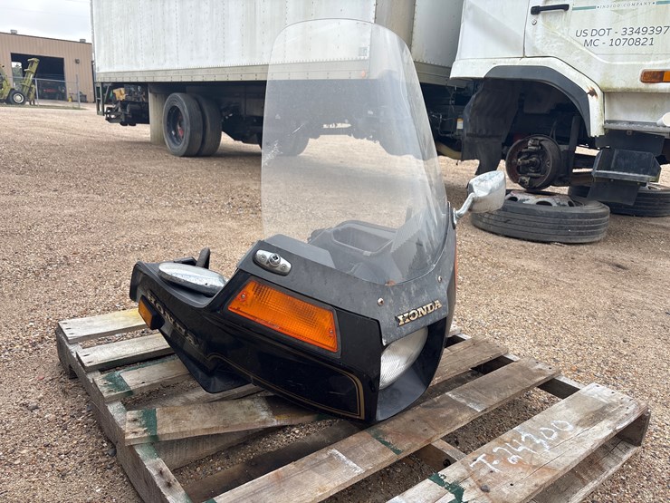 #1814-•-honda-motorcycle-windshield-image-2