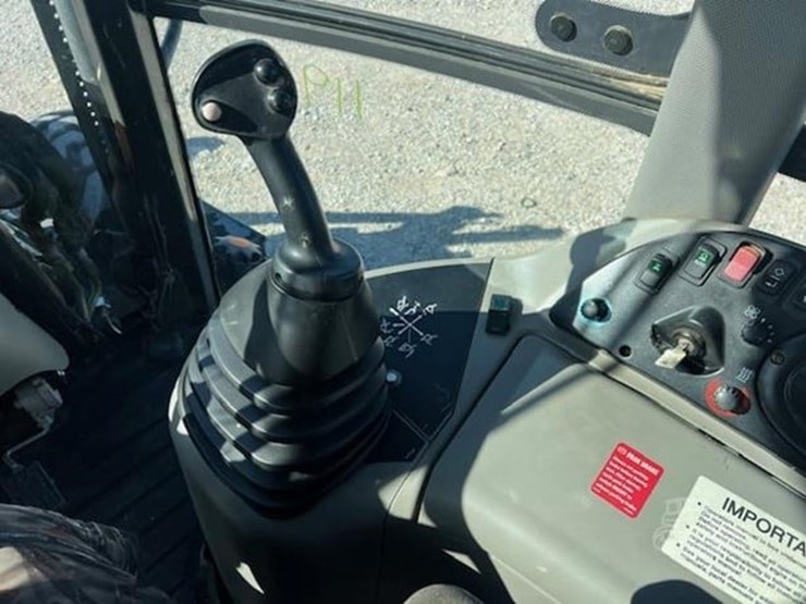 2017-case-580sn-image-25