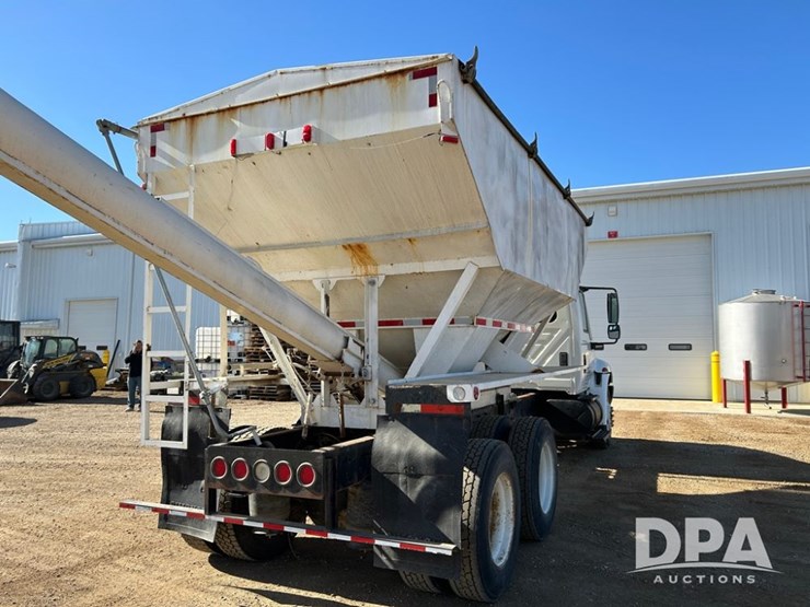 2005-ihc-4400-dry-tender-truck-(cp1274,-unit-ag706)-image-10