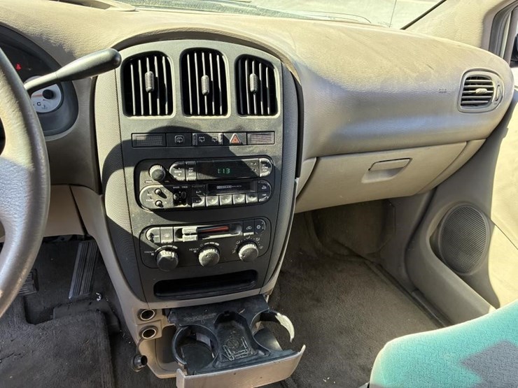 2002-dodge-grand-caravan-image-13