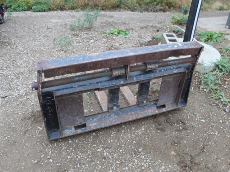set-36-in.-skid-steer-pallet-forks-image-2