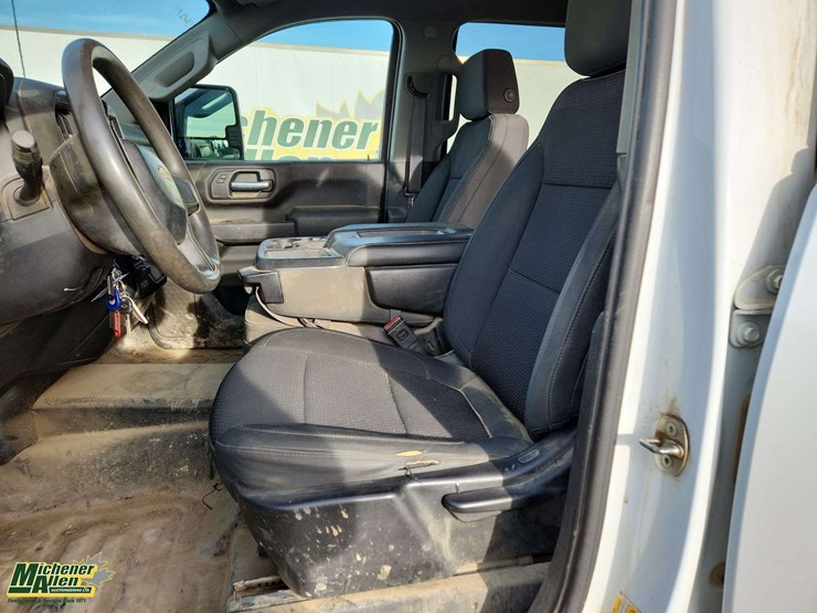 2020-chevrolet-silverado-2500hd-image-16