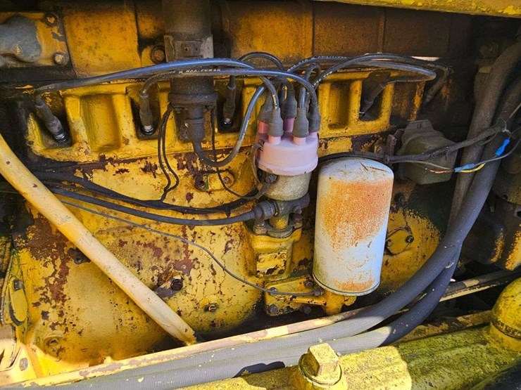 white-2-78-industrial-tractor-image-13