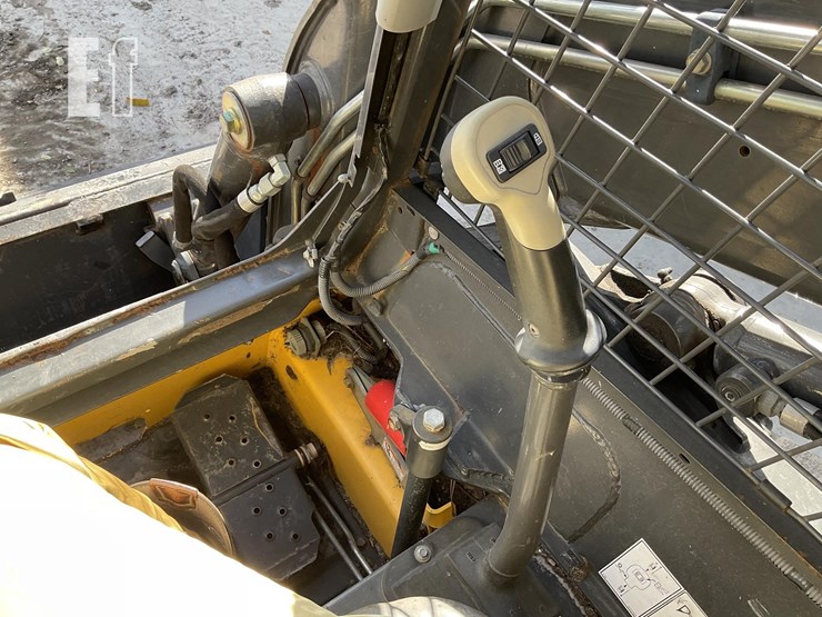 2018-new-holland-c232-image-16