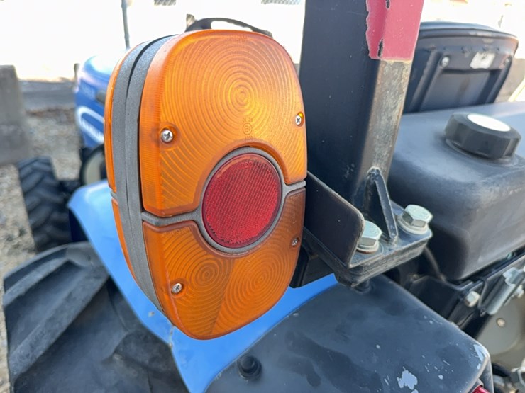 new-holland-boomer-30-image-26