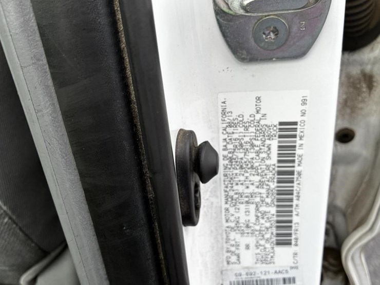 2013-toyota-tacoma-image-15