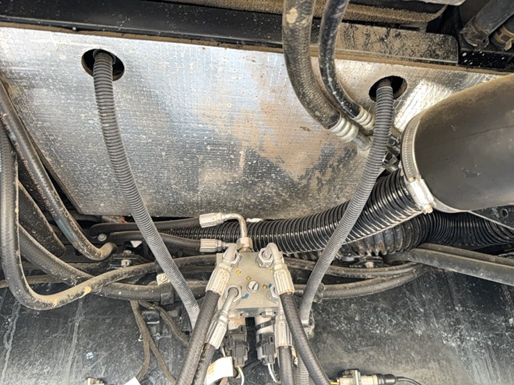 2023-case-ih-4350-patriot--sprayer-image-38