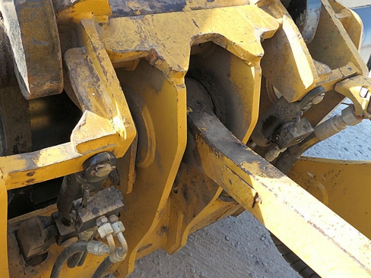 2014-caterpillar-930k-image-10