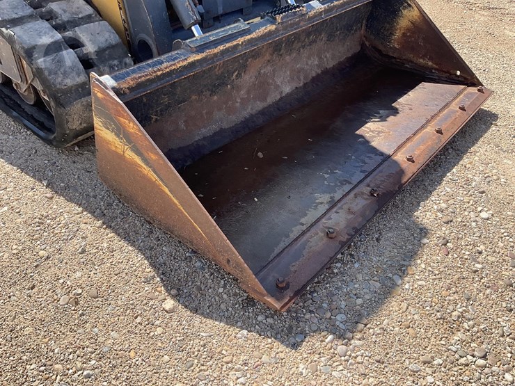 2015-deere-323e-image-4