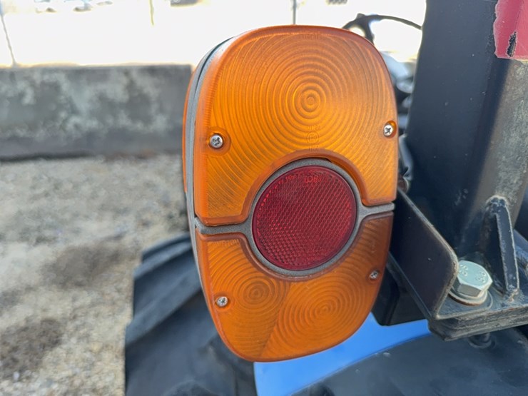 new-holland-boomer-30-image-27