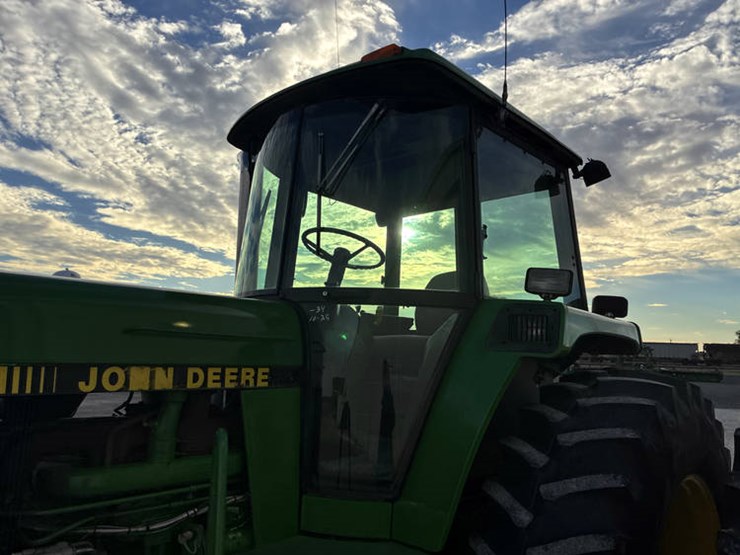 1994-john-deere-4560-image-31