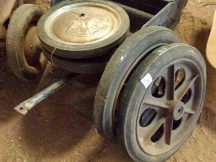 small-vintage-metal-wagon-&-wheels-image-2