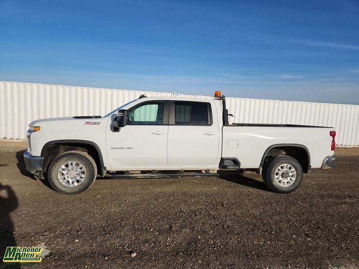 2022-chevrolet-silverado-3500hd-image-22