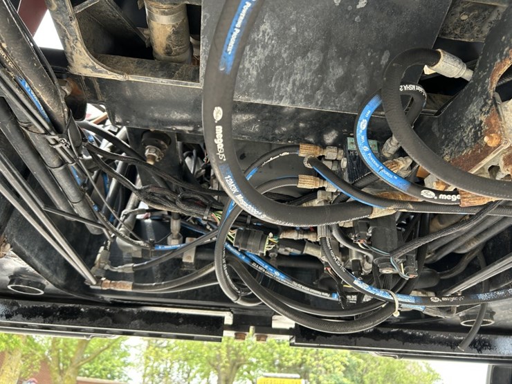 2014-case-ih-3200b-image-80