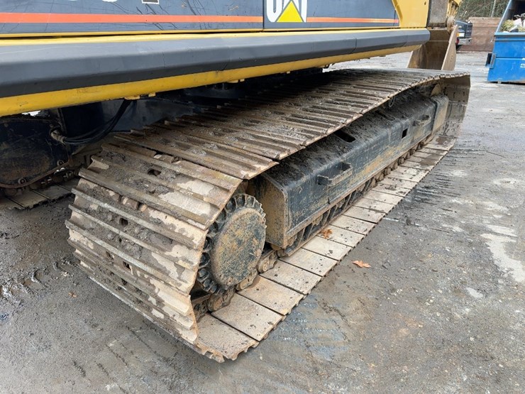 2004-caterpillar-330cl-hydraulic-excavator-image-24