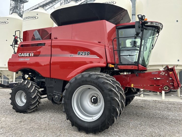 2019-case-ih-8250-image-1