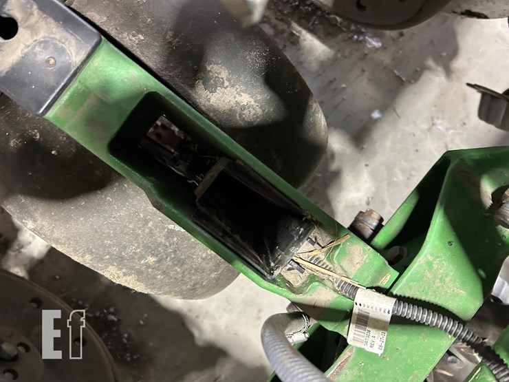 2014-john-deere-db60-image-17