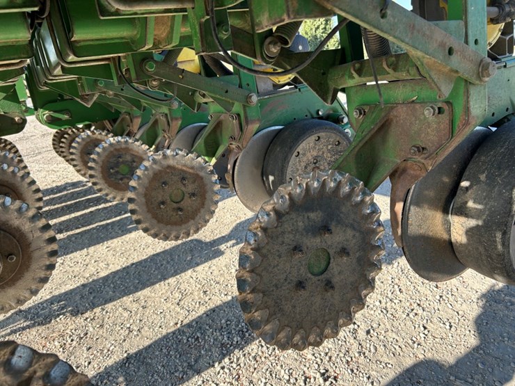 2004-john-deere-1790-image-44