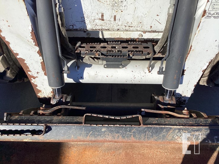 2012-bobcat-s850-image-10