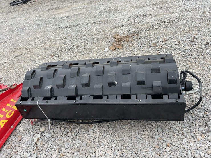 skid-steer-hydraulic-compaction-wheel-image-1