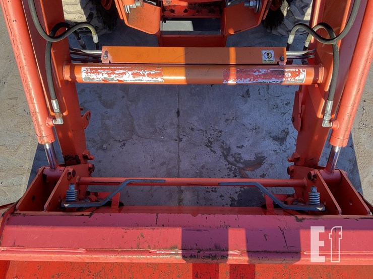 2016-kubota-l3301d-image-10