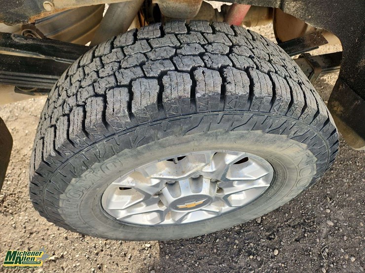 2022-chevrolet-silverado-3500hd-image-32