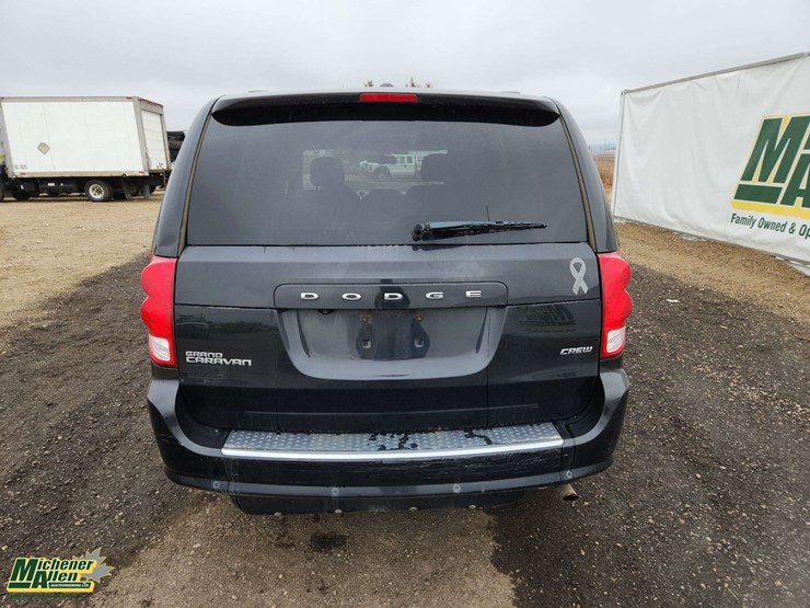 2016-dodge-grand-caravan-crew-image-4