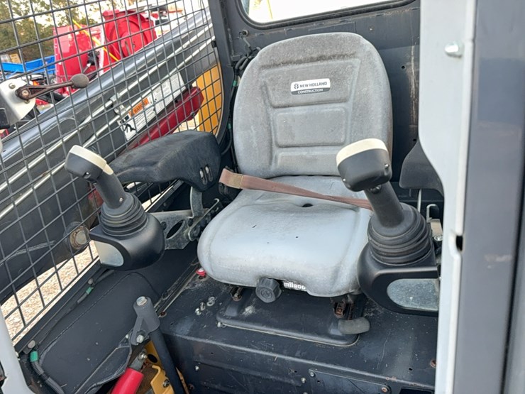 new-holland-c227-image-65