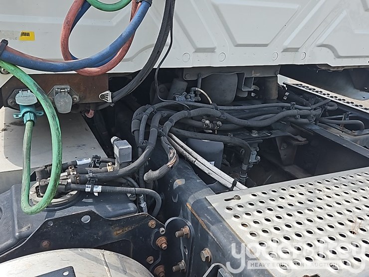 2017-international-8600-image-9