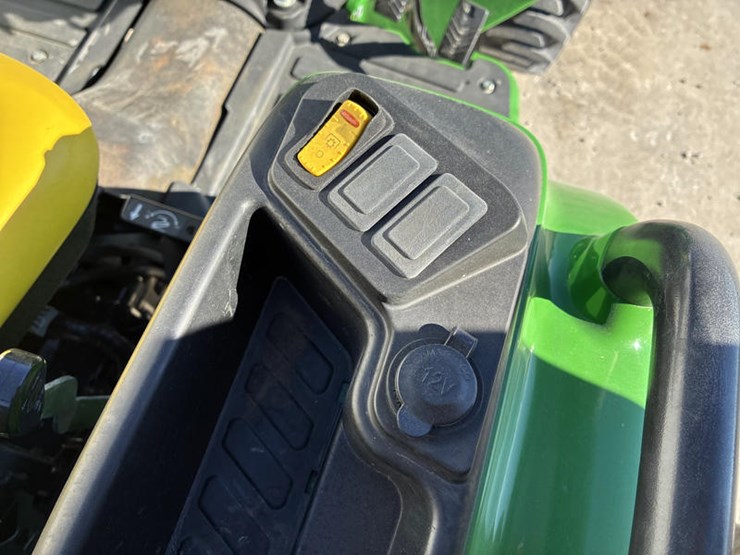 2018-john-deere-3038e-image-43