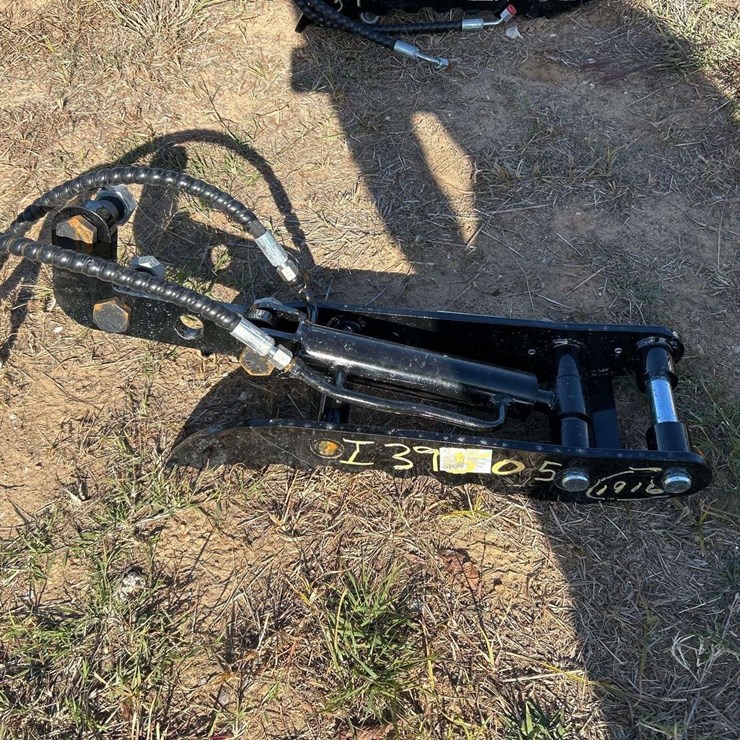 2025 Hydraulic Thumb